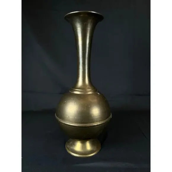 12" Mid-Century Vintage Solid Tapered Brass Vase Urn Hand Made in India - Picture 5 of 9